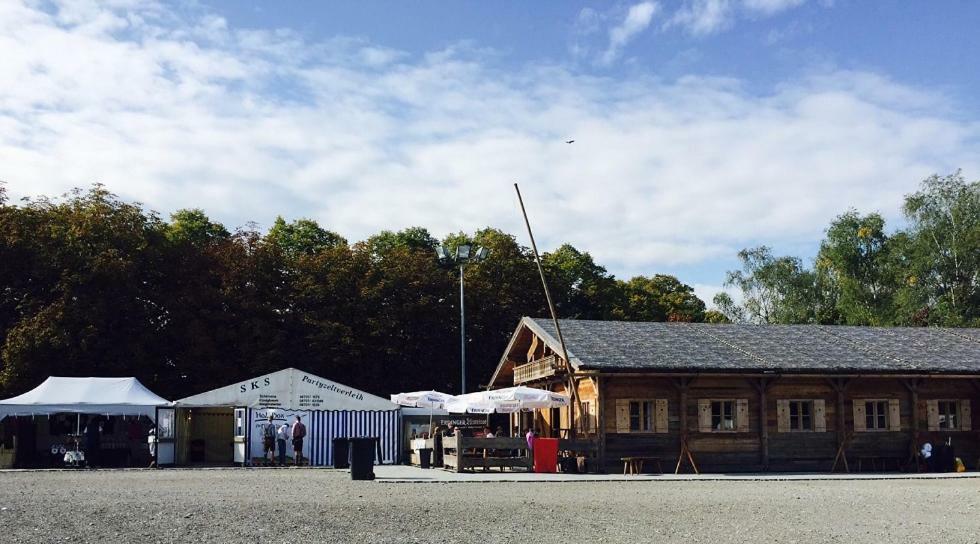 Oktoberfest Wiesn Camp Lodge Münih Dış mekan fotoğraf