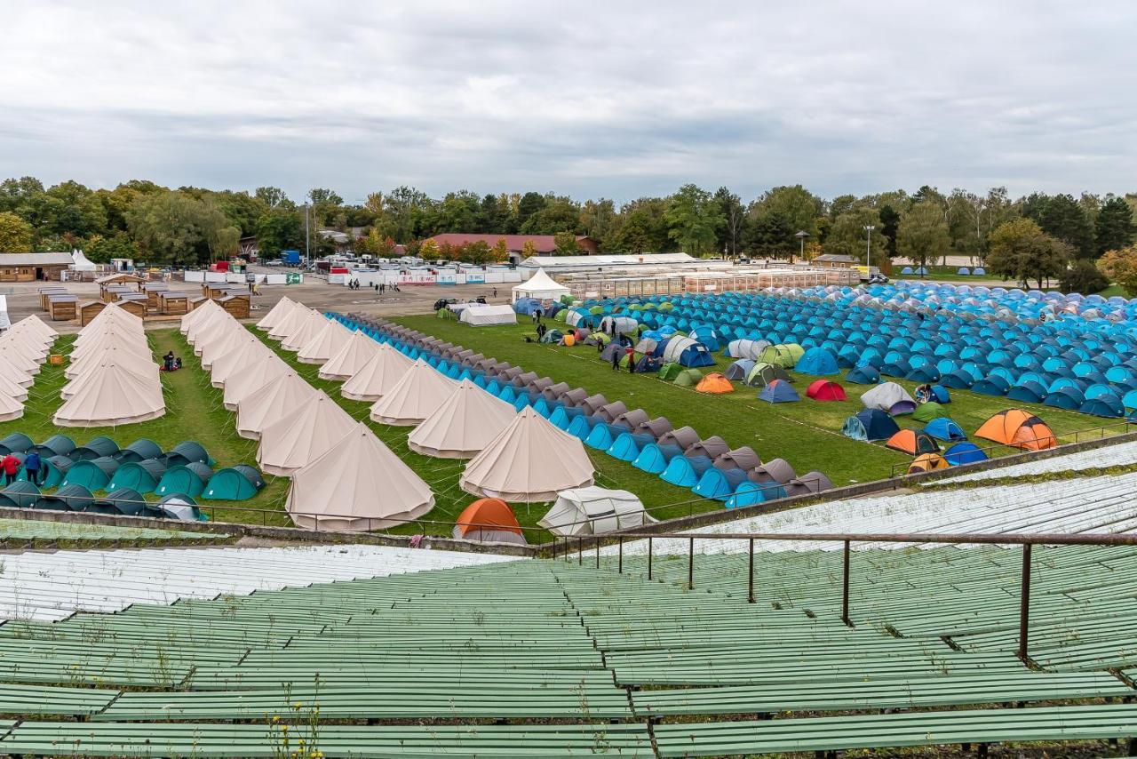 Oktoberfest Wiesn Camp Lodge Münih Dış mekan fotoğraf