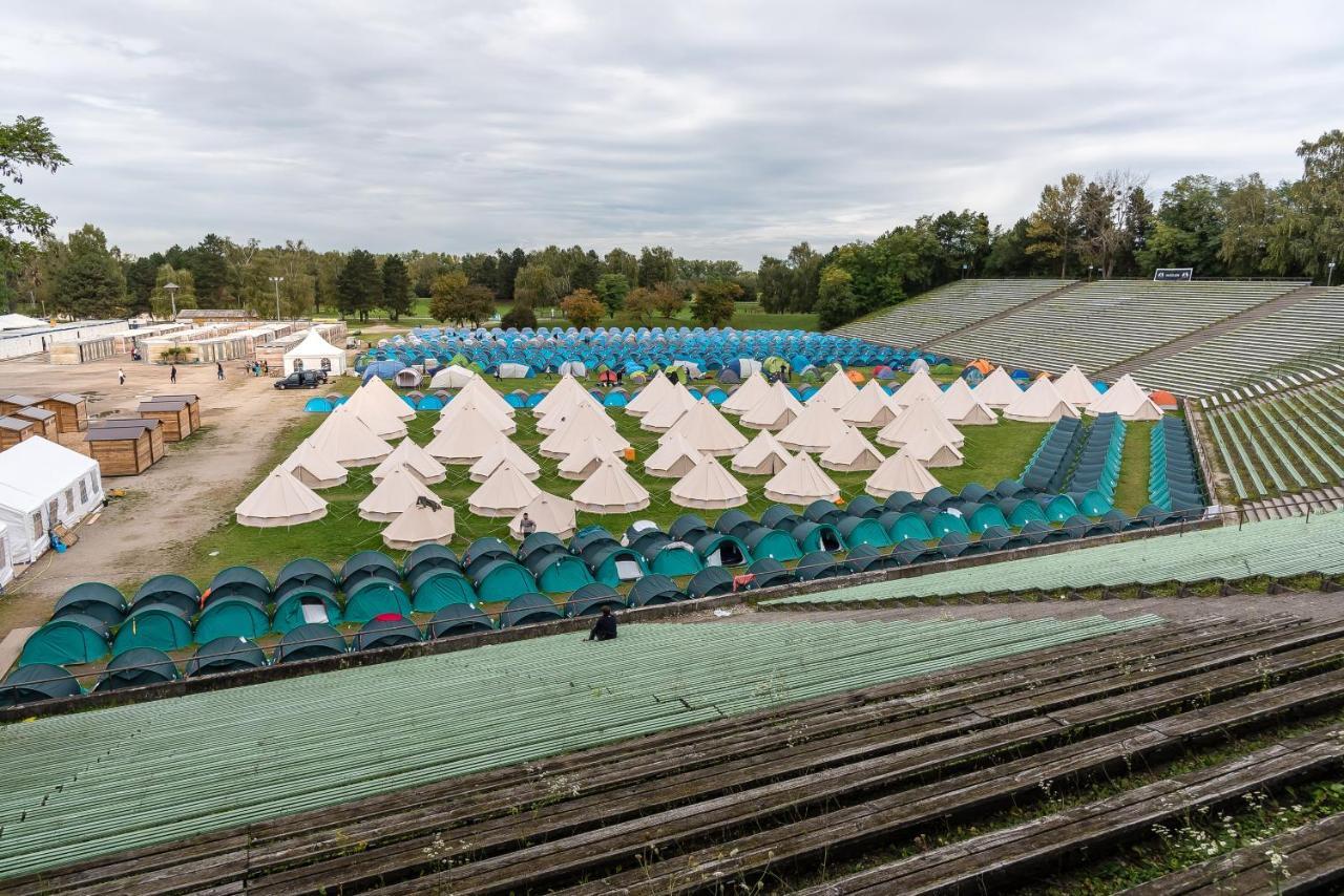 Oktoberfest Wiesn Camp Lodge Münih Dış mekan fotoğraf